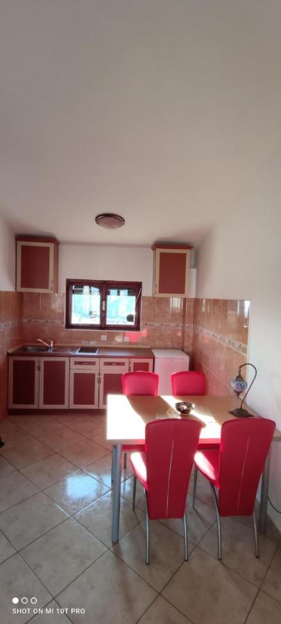 Apartments Tara Улцинь Экстерьер фото